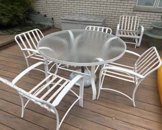 Outdoor Table & Chairs 