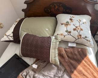 Decorative Pillows 