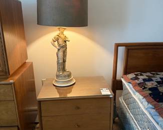 American of Martinsville Nightstand , Decorative Lamp 