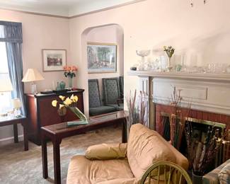 Crystal Lamps & Matching Drexel Heritage Furniture Beautiful crystal lamps, matching Drexel Heritage end table, and quality home décor in exceptional condition.