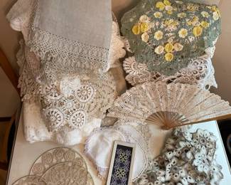 Lovely Vintage Lace And Tricot Edge Linen Untreated