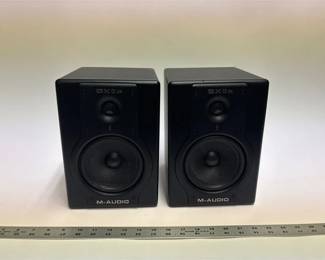 MAudio BX5a Powered Studio Monitor Speakers