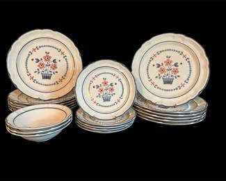Vtg Cumberland Stoneware Plates  Bowls