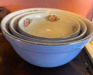 Vintage Floral Pattern Hall's Bowl Set
