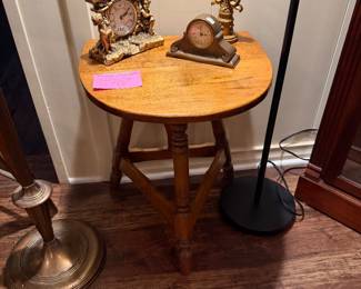 Small drop leaf vintage table
