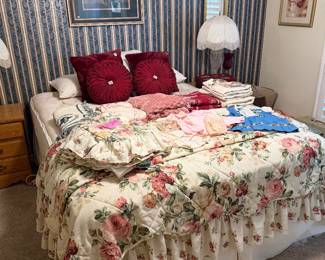 Queen bedding and pillows, sheets