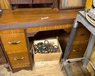 Antique vanity with round mirror