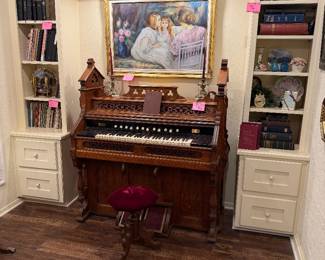 Antique Walnut Pump organ in working condition, sounds great!