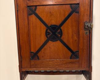 Wall cabinet