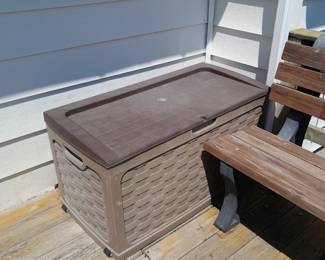 Deck box
