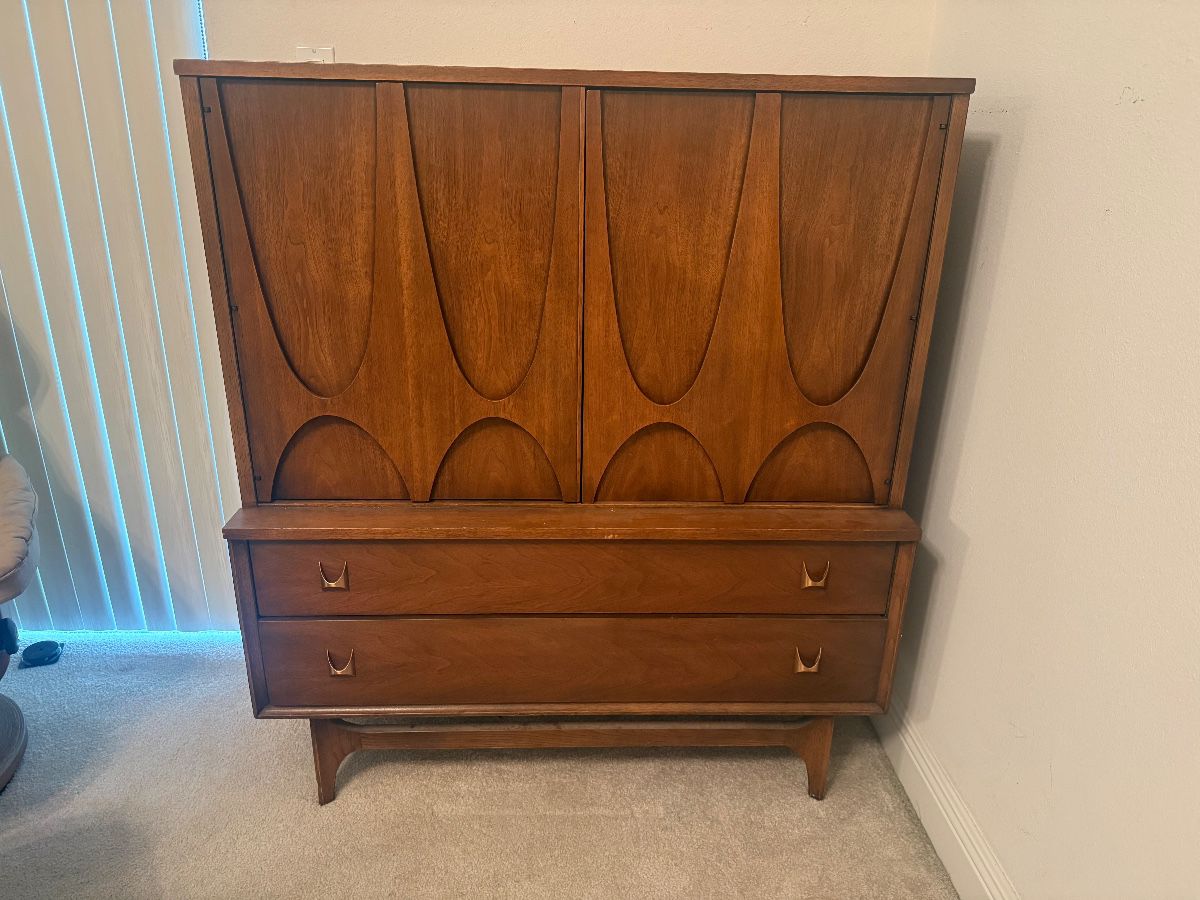 Broyhill Brasilla Chest in great condition. 