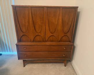 Broyhill Brasilla Chest in great condition. 