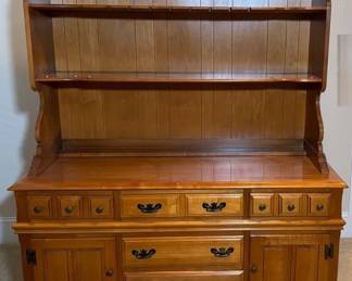 004 Flanders Solid Wood Maple Dining Hutch With Dovetail Drawers