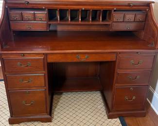 005 Vintage Meridian By Riverside Solid Wood Roll top Desk Drawer keys included