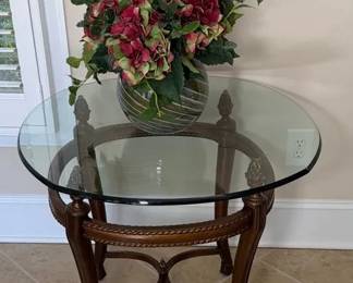 Hammary Suffolk Bay Side Table , Dark Metal Finish And A Clear Bull Nose Edge Removable Glass Top