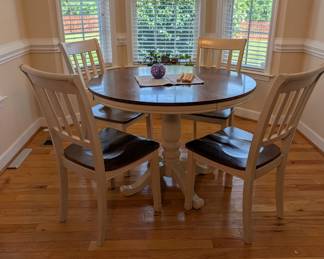 Pedestal Kitchen Table and Chairs (4)