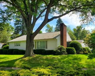 House is on corner of Newton Avenue and Lakeview Avenue