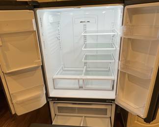 GE Appliances GFDGBLBTS French Door Refrigerator third image