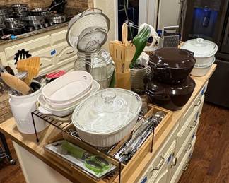 Assorted Cookware, Bakeware, and Kitchenware Collection