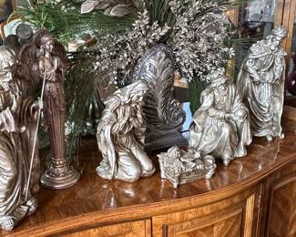 Glitzhome 10 Piece Resin Nativity Figurine Set