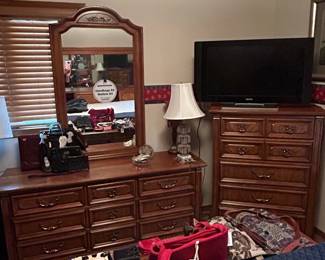 Vintage Thomasville "Legacy Collection" Cherry Wood Dresser and Chest of Drawers Set