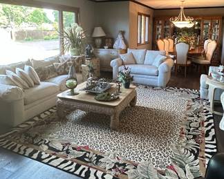 Elegant Living Room Furnishings