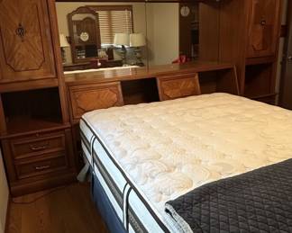 Vintage Thomasville Illuminated Oak Queen Bed Unit