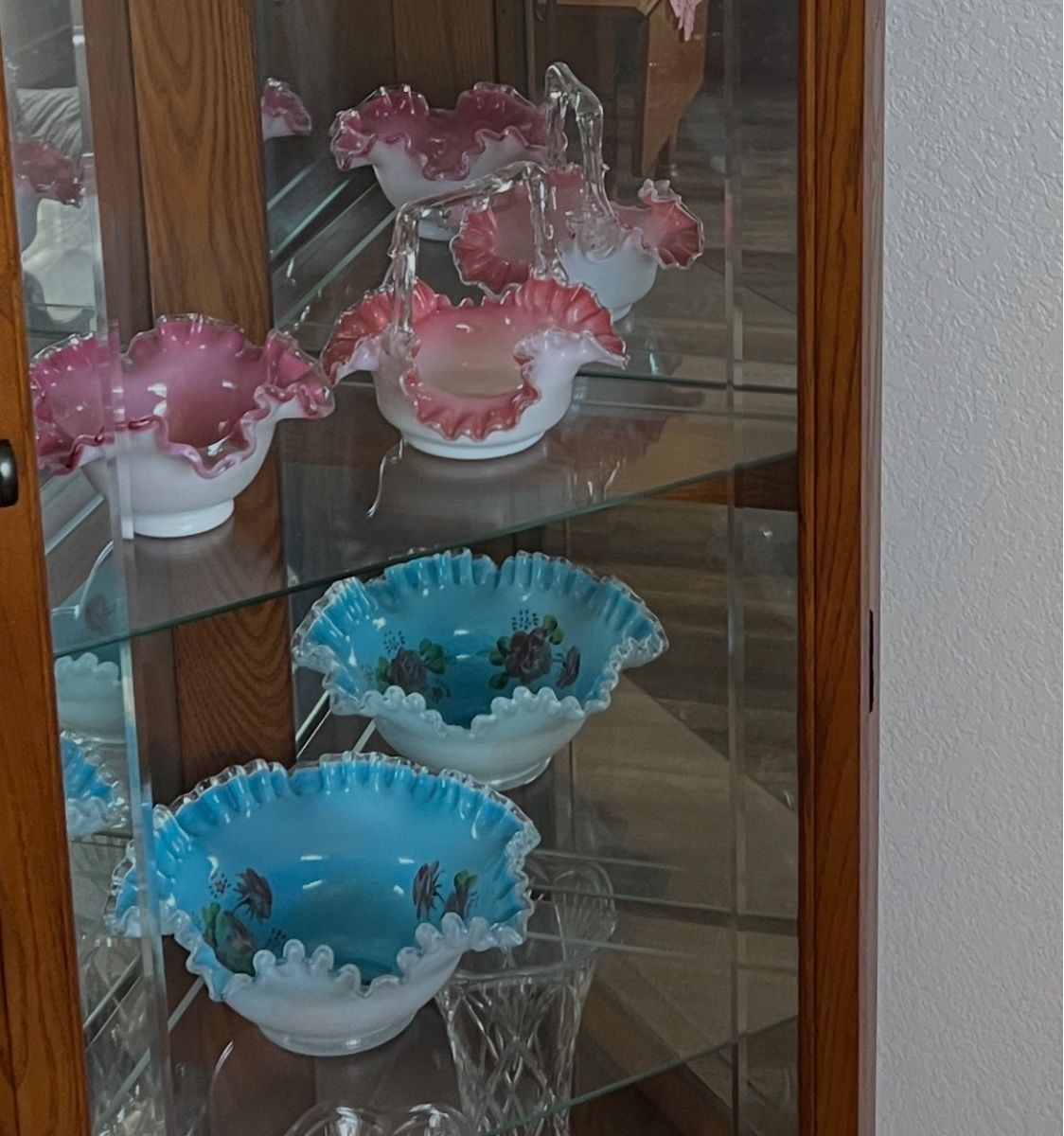 FENTON AND COLLECTIBLE VINTAGE GLASSWARE