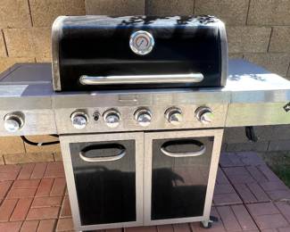BBQ GRILL WITH FULL PROPANE TANK