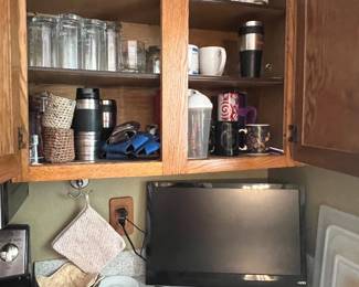 KITCHEN GLASSES, SMALL COUNTERTOP TV