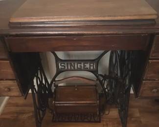 Vintage Foldaway Singer Sewing Machine with Sewing Box Untested