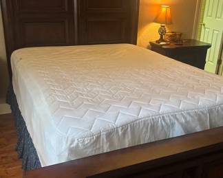 Queen Dark Wood Bed Set Headboard, Footboard, Sideboards And Mattress Set
