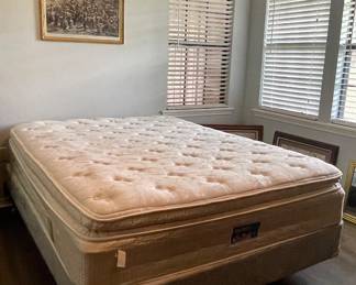 QUEEN MATTRESS