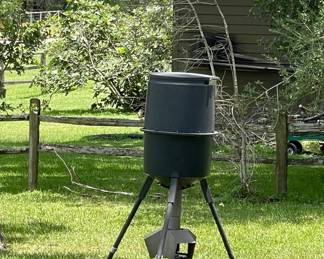 DEER FEEDER