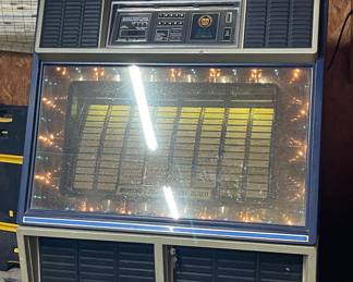 VINTAGE JUKE BOX BY ROWE-LIGHTS UP BUT DOESN’T PLAY