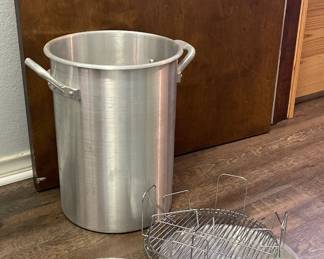 COOKING POT