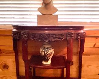 ASIAN INFLUENCE MARBLE-TOP HALF ROUND ACCENT TABLE, ROMAN STATUE