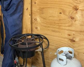 OUTDOOR PROPANE COOK STAND, PROPANE TANK
