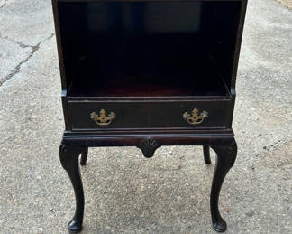 Lot 40: Kittinger One Drawer Nightstand  