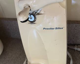 Electric can opener