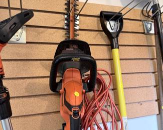 Black+Decker Lithium-Ion Hedge Trimmer