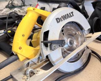 DeWalt DWE575SB 7-1/4-Inch Lightweight Circular Saw with Electric Brake