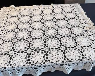 Vintage Hand-Crocheted Cotton Tablecloth with Floral and Geometric Pattern