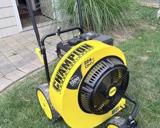 Photo 2 of 4 - Champion 224cc Wheeled Blower