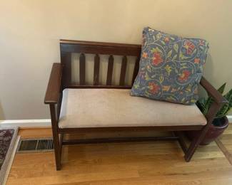 Entryway bench