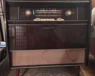 Grundig-Majestic German tube radio/record player console - radio works