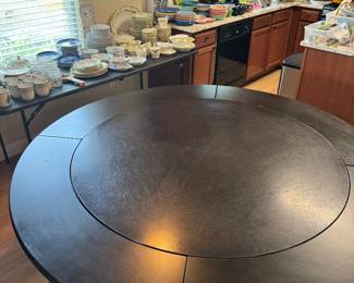 Round Dining Table with 4 exterior leaves