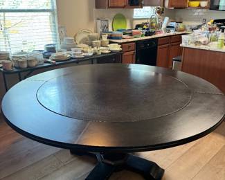 Round Dining Table with 4 exterior leaves