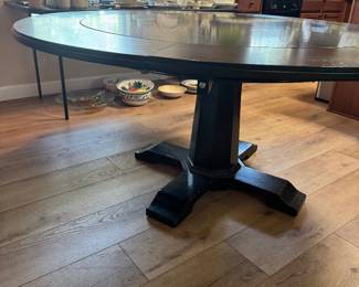 Round Dining Table with 4 exterior leaves