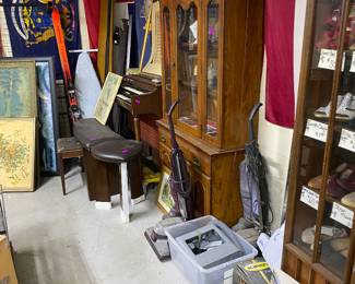 Organ, curio cabinet, and modw